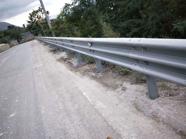 知名高速公路護欄